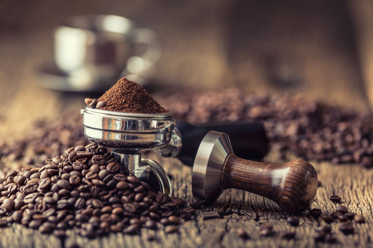 Kaffeezubereitung in der Andechser Kaffeerösterei